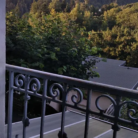 La Des Fleurs B&B 라루브불