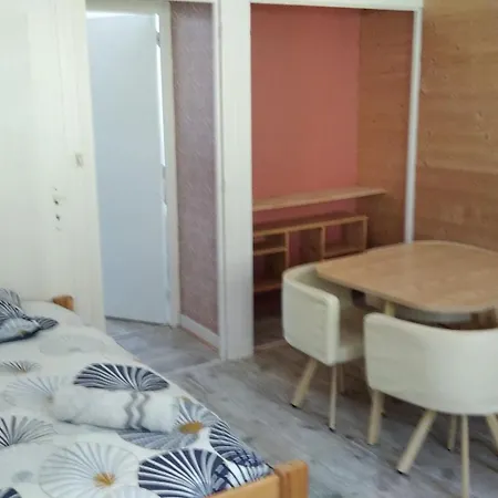 B&B La Des Fleurs 라루브불