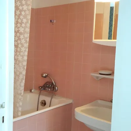 B&B La Des Fleurs 라루브불